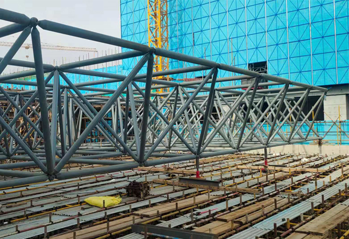 塔城高铁东总部基地2号楼网架